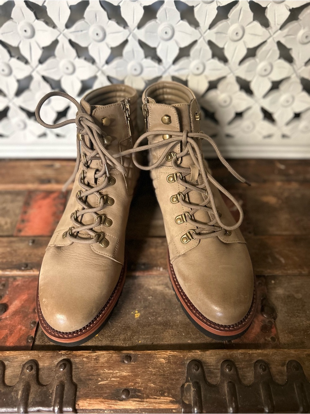 Blondo Waterproof Ankle Boots Women 11M‎ Taupe Lace Up Quilted Combat Boot